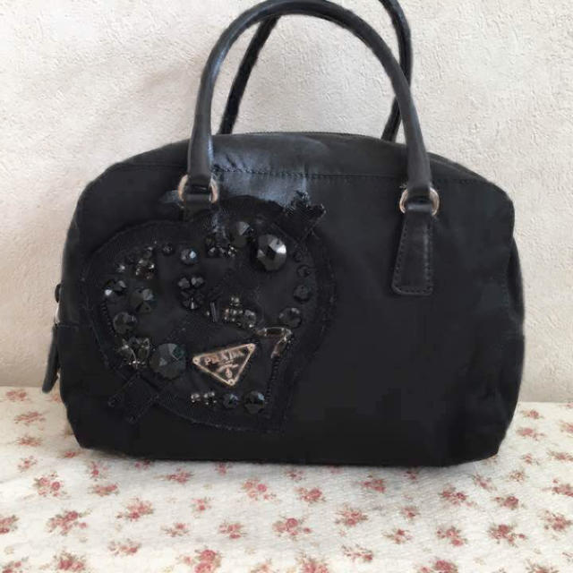 PRADA(プラダ)のK123様専用  ★プラダ ハートビジューハンドバッグ★ レディースのバッグ(ハンドバッグ)の商品写真