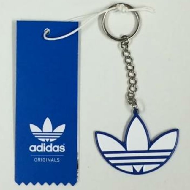 adidas(アディダス)の新品未使用タグ付き  アディダス オリジナルス  キーホルダー レディースのファッション小物(キーホルダー)の商品写真