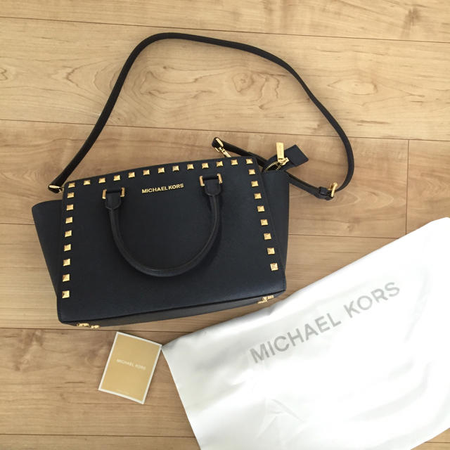 Michael Kors(マイケルコース)の定価6万！マイケルコース  美品！A4サイズくらい！ レディースのバッグ(ハンドバッグ)の商品写真