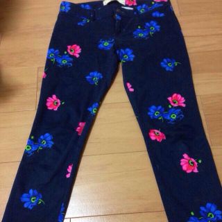 ホリスター(Hollister)のホリスター 花柄クロップドパンツ値下げ！(クロップドパンツ)