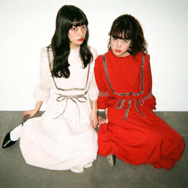 LEBECCA boutique プリドーンを見つめるハイネックフリルワンピース