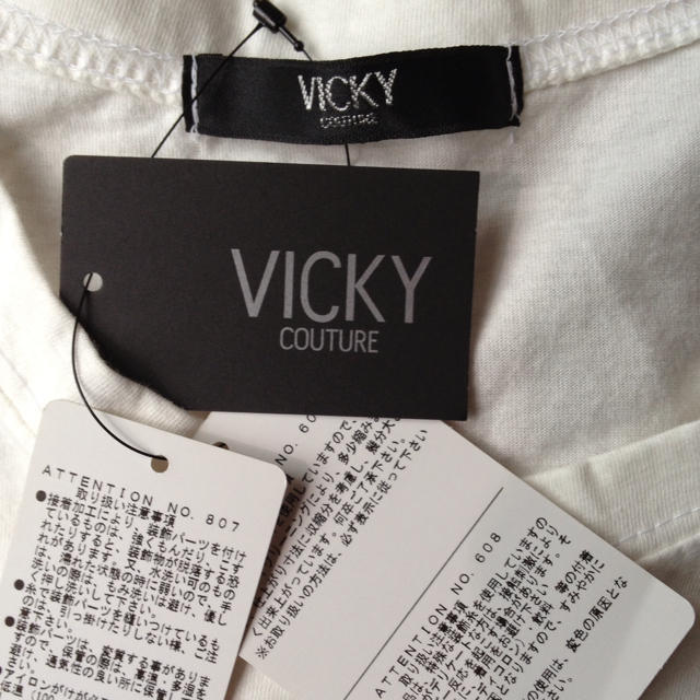 VICKY(ビッキー)の新品✨VICKYスパンコールTシャツ レディースのトップス(Tシャツ(半袖/袖なし))の商品写真