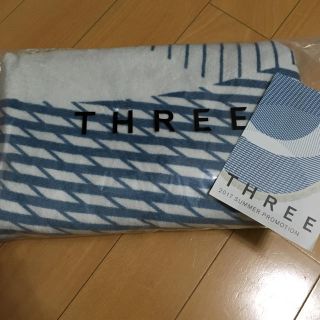 スリー(THREE)の【新品】THREE ラウンドマットです。(ラグ)