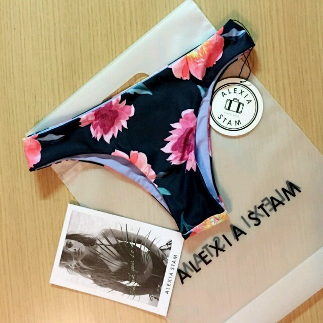 ALEXIA STAM(アリシアスタン)の【割引クーポン付】Danielle Navy Flower x Lilac  M レディースの水着/浴衣(水着)の商品写真