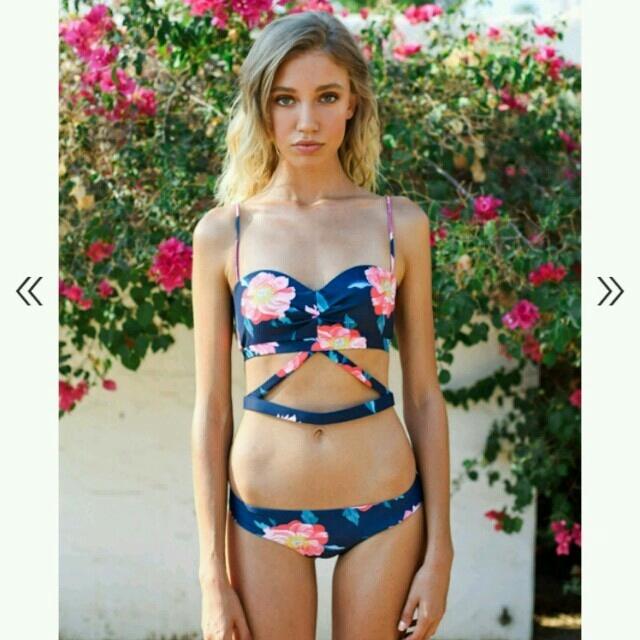 ALEXIA STAM(アリシアスタン)の【割引クーポン付】Danielle Navy Flower x Lilac  M レディースの水着/浴衣(水着)の商品写真