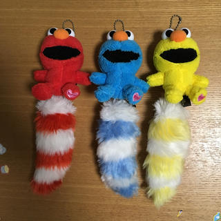 セサミストリート(SESAME STREET)のエルモ しっぽ ぬいぐるみ チェーン付き 3組(キャラクターグッズ)