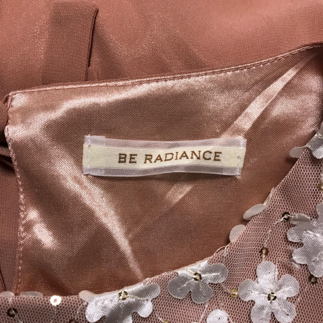 BE RADIANCE(ビーラディエンス)の新品 BE RADIANCE ビーラディエンス ブラウス ピンク 花  レディースのトップス(シャツ/ブラウス(半袖/袖なし))の商品写真