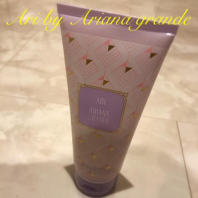 Victoria's Secret(ヴィクトリアズシークレット)の【日本未発売】アリアナグランデ✳︎ボディークリーム コスメ/美容のボディケア(ボディクリーム)の商品写真