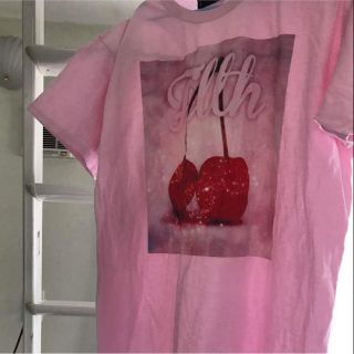 ミルクボーイ(MILKBOY)の即購入OK MILKBOY 阪急梅田 限定 さくらんぼ チェリー柄 Tシャツ (Tシャツ(半袖/袖なし))