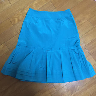 ビアッジョブルー(VIAGGIO BLU)のビアッジョブルーエメラルドグリーン色のスカート(ひざ丈スカート)