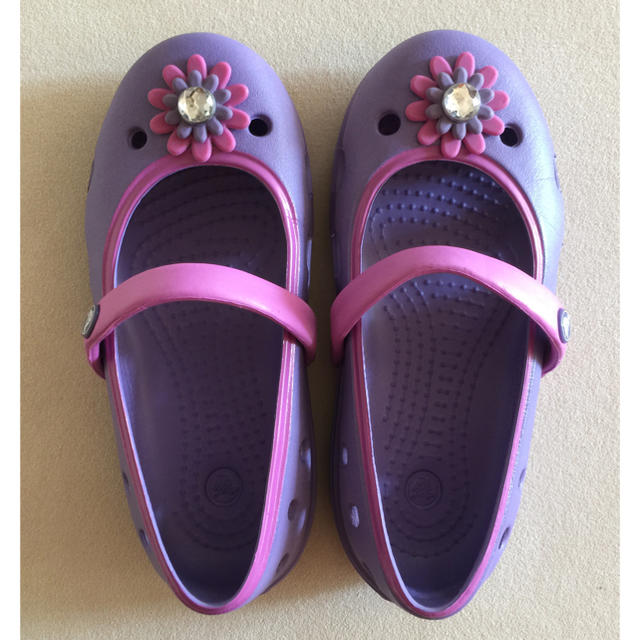 crocs(クロックス)の美品♡crocs クロックス キーリー C10 キッズ/ベビー/マタニティのキッズ靴/シューズ(15cm~)(サンダル)の商品写真