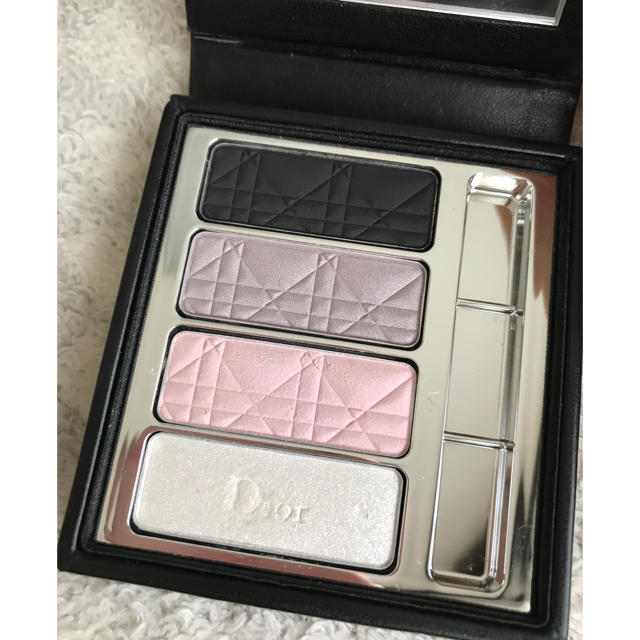 Dior(ディオール)のディオール✬ホリデーコレクション アイパレット802 コスメ/美容のベースメイク/化粧品(アイシャドウ)の商品写真