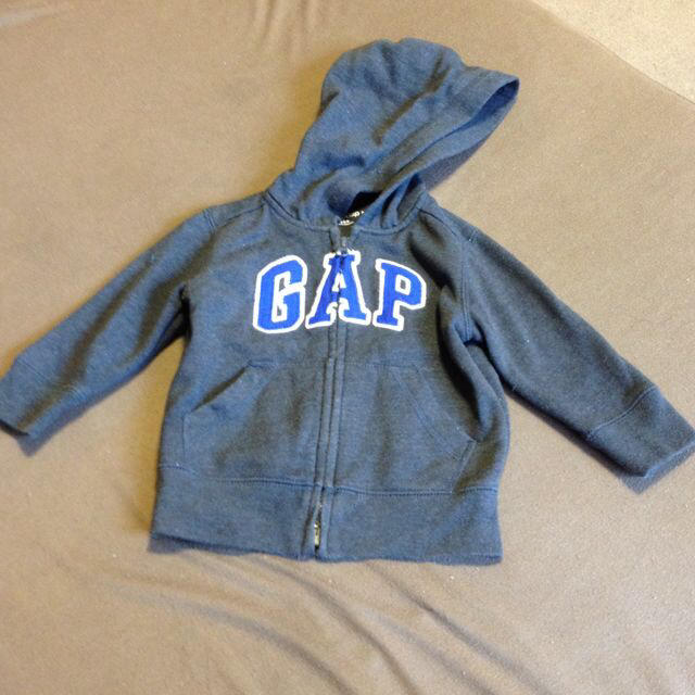 GAP Kids(ギャップキッズ)のGAP パーカー 80 キッズ/ベビー/マタニティのキッズ服男の子用(90cm~)(その他)の商品写真