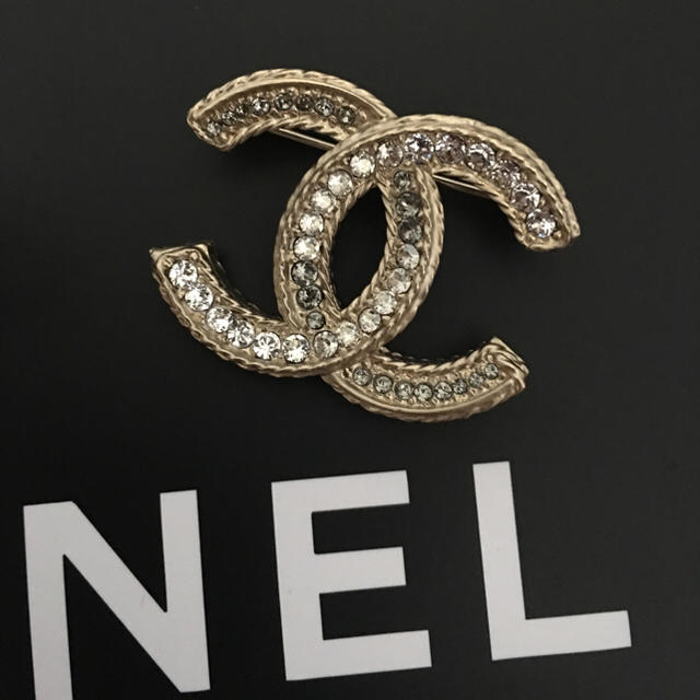 CHANEL ブローチ