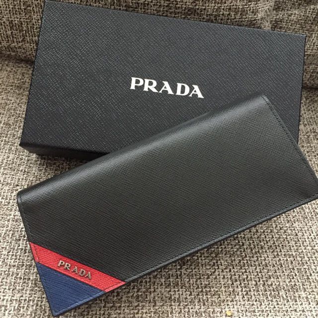 PRADA(プラダ)のハチドリ様専用！新品 未使用プラダ 財布 2MV836 長財布 PRADA メンズのファッション小物(長財布)の商品写真