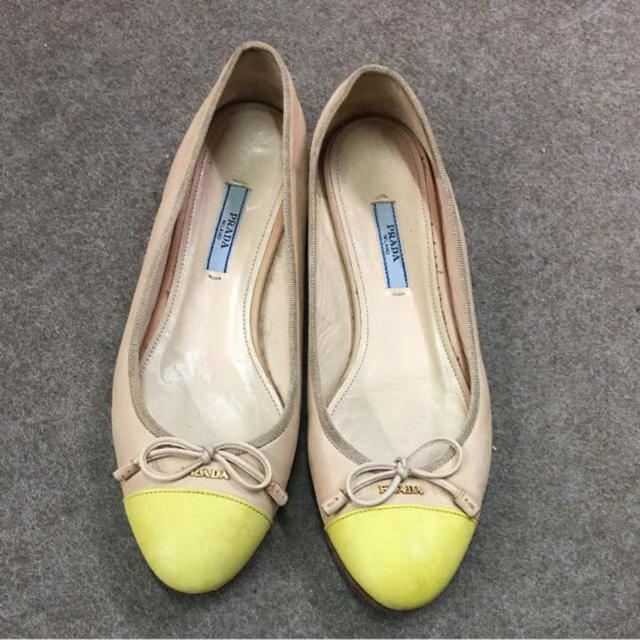 PRADA(プラダ)のプラダ♡PRADAバイカラーフラットシューズミュウミュウMIUMIU レディースの靴/シューズ(バレエシューズ)の商品写真