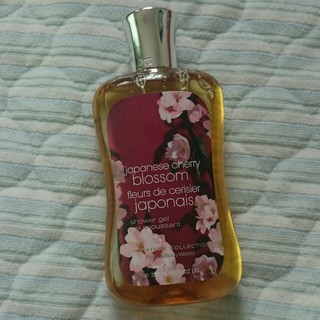 バスアンドボディーワークス(Bath & Body Works)のシャワージェル Japanese cherry blossom(香水(女性用))