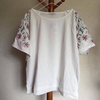 グローバルワーク(GLOBAL WORK)の新品◎GLOBAL WORK◎フラワー刺繍スリーブT(Tシャツ(半袖/袖なし))