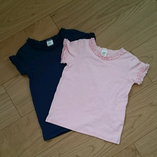 H&M(エイチアンドエム)のティーシャツ(ネイビー) キッズ/ベビー/マタニティのキッズ服女の子用(90cm~)(Tシャツ/カットソー)の商品写真