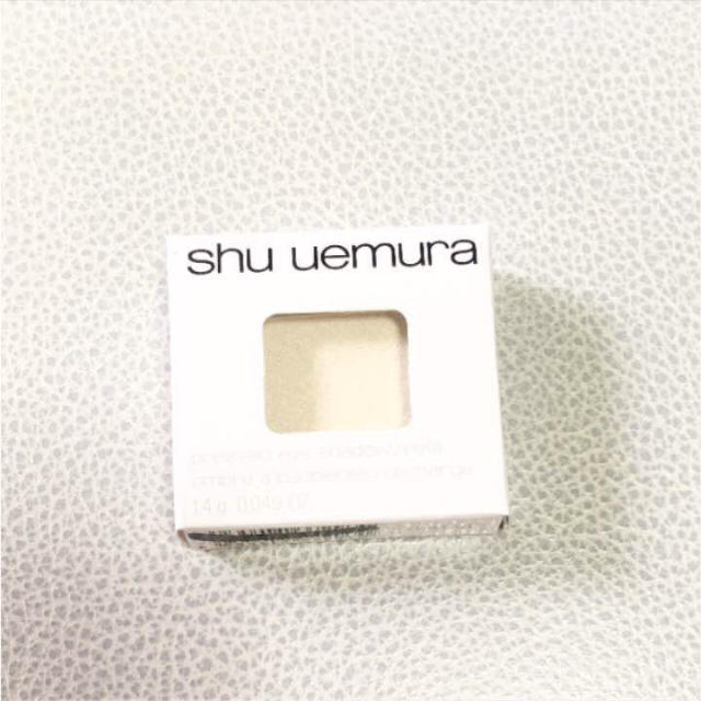 shu uemura(シュウウエムラ)の最終値下げ新品 シュウウエムラ ホワイトアイシャドウ ケース コスメ/美容のベースメイク/化粧品(アイシャドウ)の商品写真