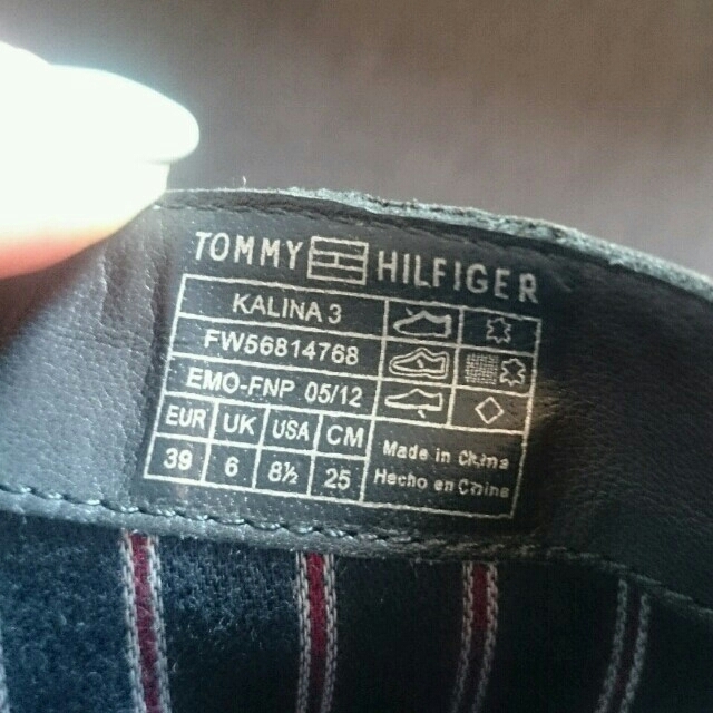 TOMMY HILFIGER(トミーヒルフィガー)のトミーヒルフィガー ショートブーツ 黒 25cm レディースの靴/シューズ(ブーツ)の商品写真