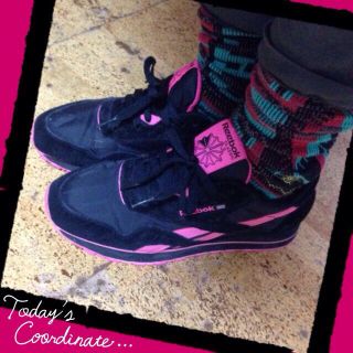 リーボック(Reebok)のReebok Classic♡黒×ピンク(スニーカー)