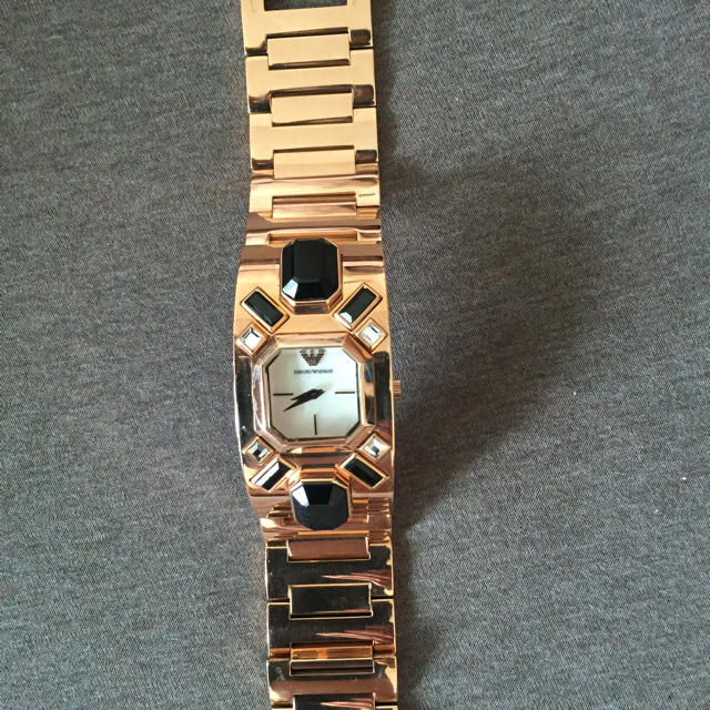 Emporio Armani(エンポリオアルマーニ)の半額以下❗️レディース 未使用 アルマーニ 腕時計 レディースのファッション小物(腕時計)の商品写真