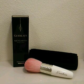 ゲラン(GUERLAIN)の*GUERLAIN* 未使用ブラシ カラー:ピンク♪(その他)