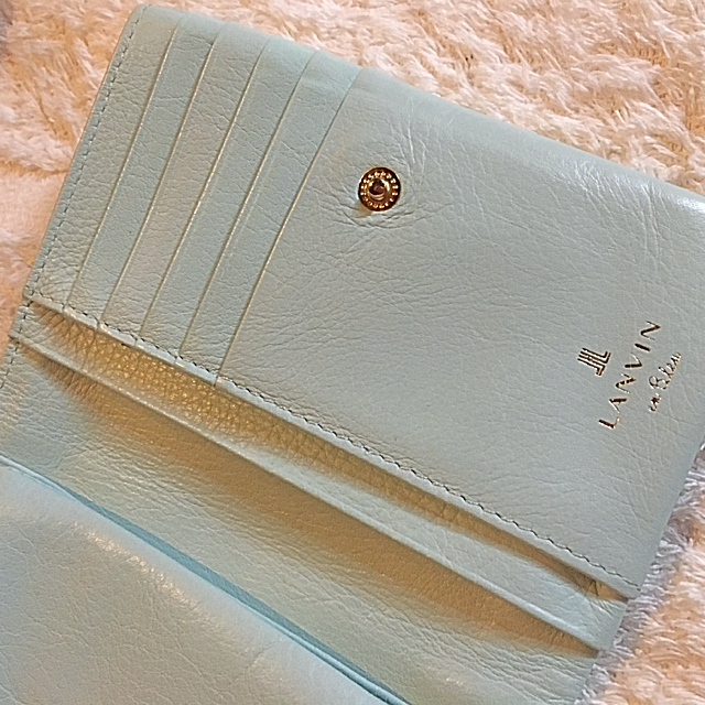 LANVIN en Bleu(ランバンオンブルー)の🌸おすすめ🌸 美品 ランバン オン ブルー ライトブルー 二つ折り財布 レザ レディースのファッション小物(財布)の商品写真