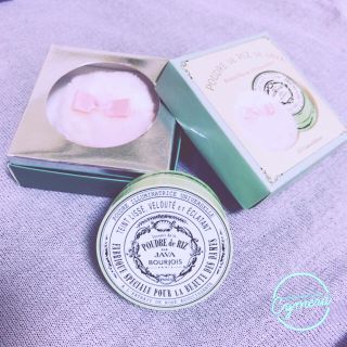 ブルジョワ(bourjois)のブルジョワプードルドゥリドゥジャヴァパフ付(フェイスパウダー)