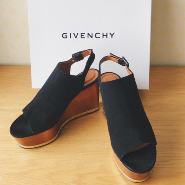 GIVENCHY(ジバンシィ)の【最終価格】ジバンシィ サンダル 37h レディースの靴/シューズ(サンダル)の商品写真