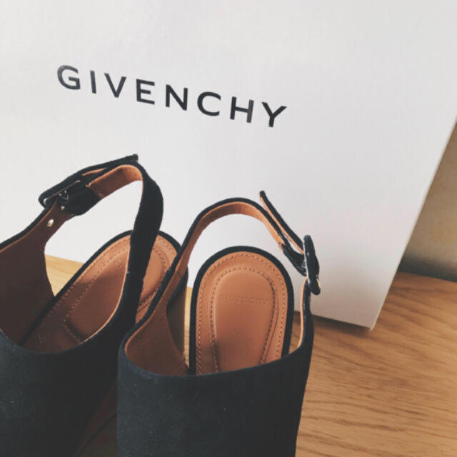 GIVENCHY(ジバンシィ)の【最終価格】ジバンシィ サンダル 37h レディースの靴/シューズ(サンダル)の商品写真