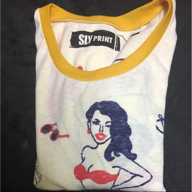 SLY(スライ)の【値下げ】SLY Tシャツ イエロー レディースのトップス(Tシャツ(半袖/袖なし))の商品写真