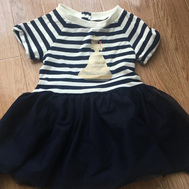 babyGAP(ベビーギャップ)のGAPベビー美女と野獣コラボ Belle  dress90㎝ キッズ/ベビー/マタニティのキッズ服女の子用(90cm~)(ワンピース)の商品写真