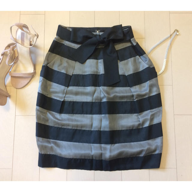 TOMORROWLAND(トゥモローランド)のトゥモローランド ボールジィ リボンコクーンスカート レディースのスカート(ひざ丈スカート)の商品写真