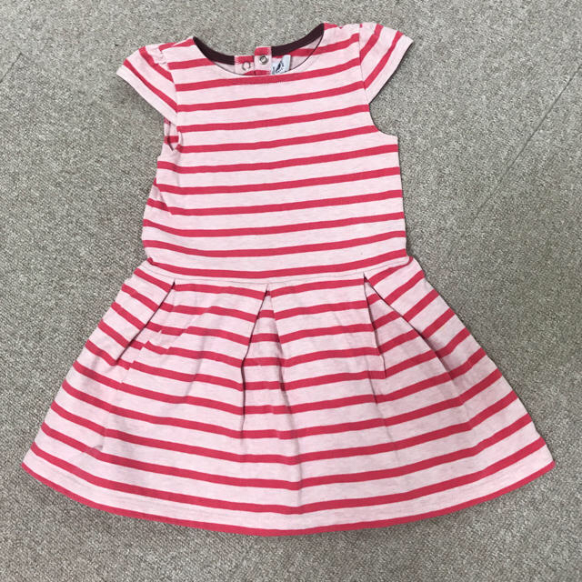 PETIT BATEAU(プチバトー)のプチバトーボーダーワンピース キッズ/ベビー/マタニティのキッズ服女の子用(90cm~)(ワンピース)の商品写真