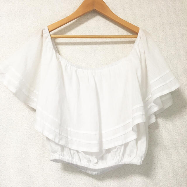 Ameri VINTAGE(アメリヴィンテージ)の【AMERI】OFF THE SHOULDER FLARE SLEEVE TOP レディースのトップス(シャツ/ブラウス(半袖/袖なし))の商品写真