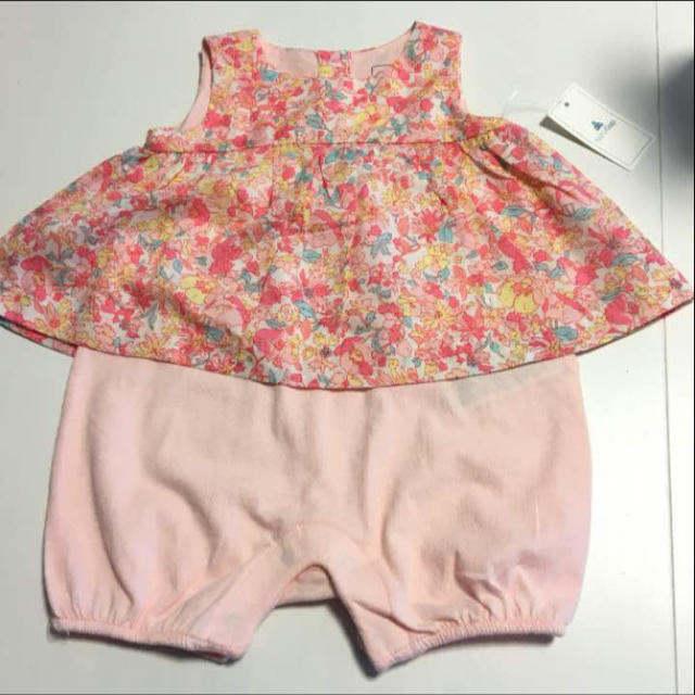 babyGAP(ベビーギャップ)の定価4200円⋆︎GAP花柄ロンパース キッズ/ベビー/マタニティのベビー服(~85cm)(ロンパース)の商品写真