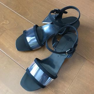 ザラ(ZARA)のzara クリア サンダル 新品 完売品(サンダル)