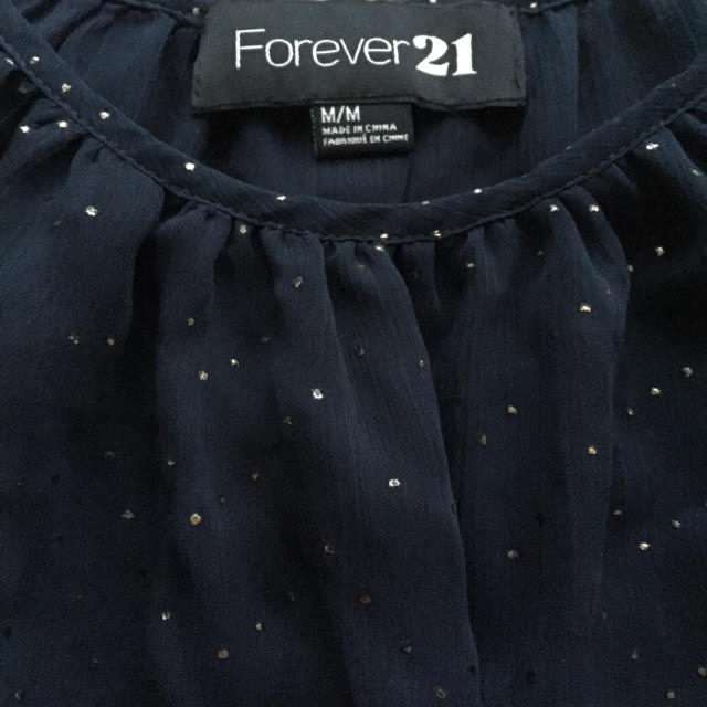 FOREVER 21(フォーエバートゥエンティーワン)のForever21 ドット柄キャミソール　ネイビー レディースのトップス(キャミソール)の商品写真