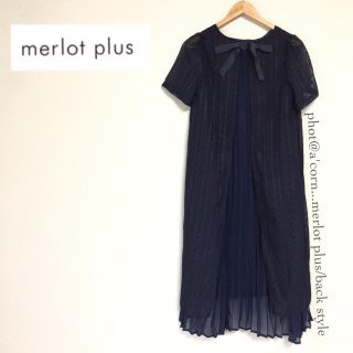 メルロー(merlot)のmerlot plus バックプリーツリボン ドットワンピース ＊ネイビー(ひざ丈ワンピース)