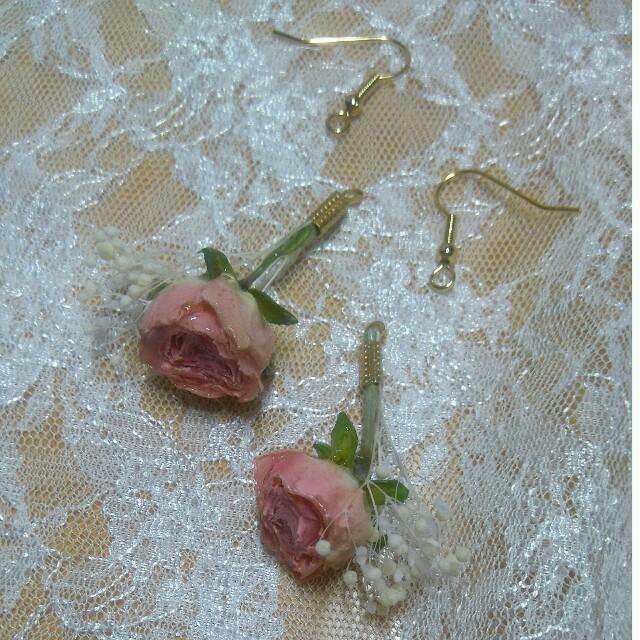 flower(フラワー)の「一点物」pink rose earring, pierce ハンドメイドのアクセサリー(イヤリング)の商品写真