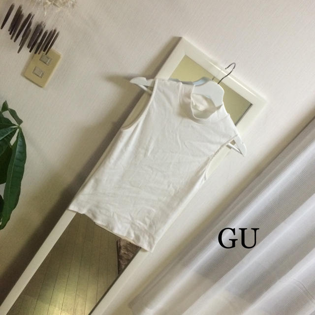 GU(ジーユー)のハイネックトップス レディースのトップス(カットソー(半袖/袖なし))の商品写真