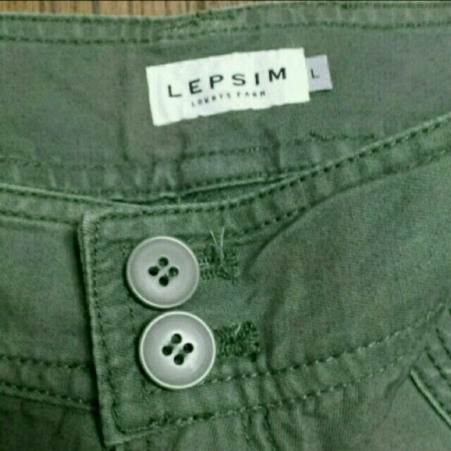 LEPSIM LOWRYS FARM(レプシィムローリーズファーム)の綿100％＊L＊LEPSIM＊美品＊カーゴミニスカート＊カーキ レディースのスカート(ひざ丈スカート)の商品写真