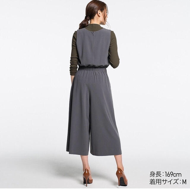 UNIQLO(ユニクロ)の【milky*様専用】ユニクロ Vネックサロペット M／ダークグレー 新品 レディースのパンツ(サロペット/オーバーオール)の商品写真