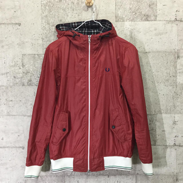 FRED PERRY(フレッドペリー)のフレッドペリー ナイロンパーカー リバーシルブル レッド メンズのジャケット/アウター(ナイロンジャケット)の商品写真