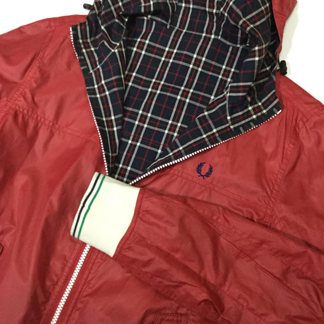 FRED PERRY(フレッドペリー)のフレッドペリー ナイロンパーカー リバーシルブル レッド メンズのジャケット/アウター(ナイロンジャケット)の商品写真