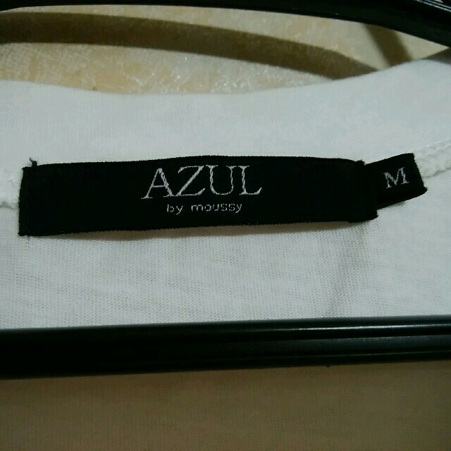 AZUL by moussy(アズールバイマウジー)のAK31様専用アズール バイ マウジー　Tシャツ白　AZU Lby moussy レディースのトップス(Tシャツ(半袖/袖なし))の商品写真