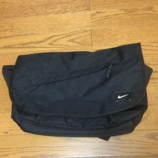 NIKE - NIKE メッセンジャーバッグの通販 by can's shop｜ナイキならラクマ