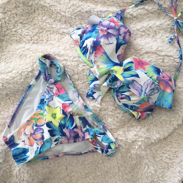 PEAK&PINE(ピークアンドパイン)のPEAK&PINE flower bikini レディースの水着/浴衣(水着)の商品写真